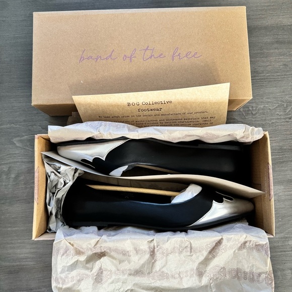 BAND OF THE FREE Gald Metallic pointed Toe black silver Western Flats size 9 NWT - Picture 2 of 13